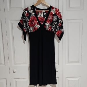 Studio Y Black Floral V-Neck Dress | Short Sleeve | Size Medium